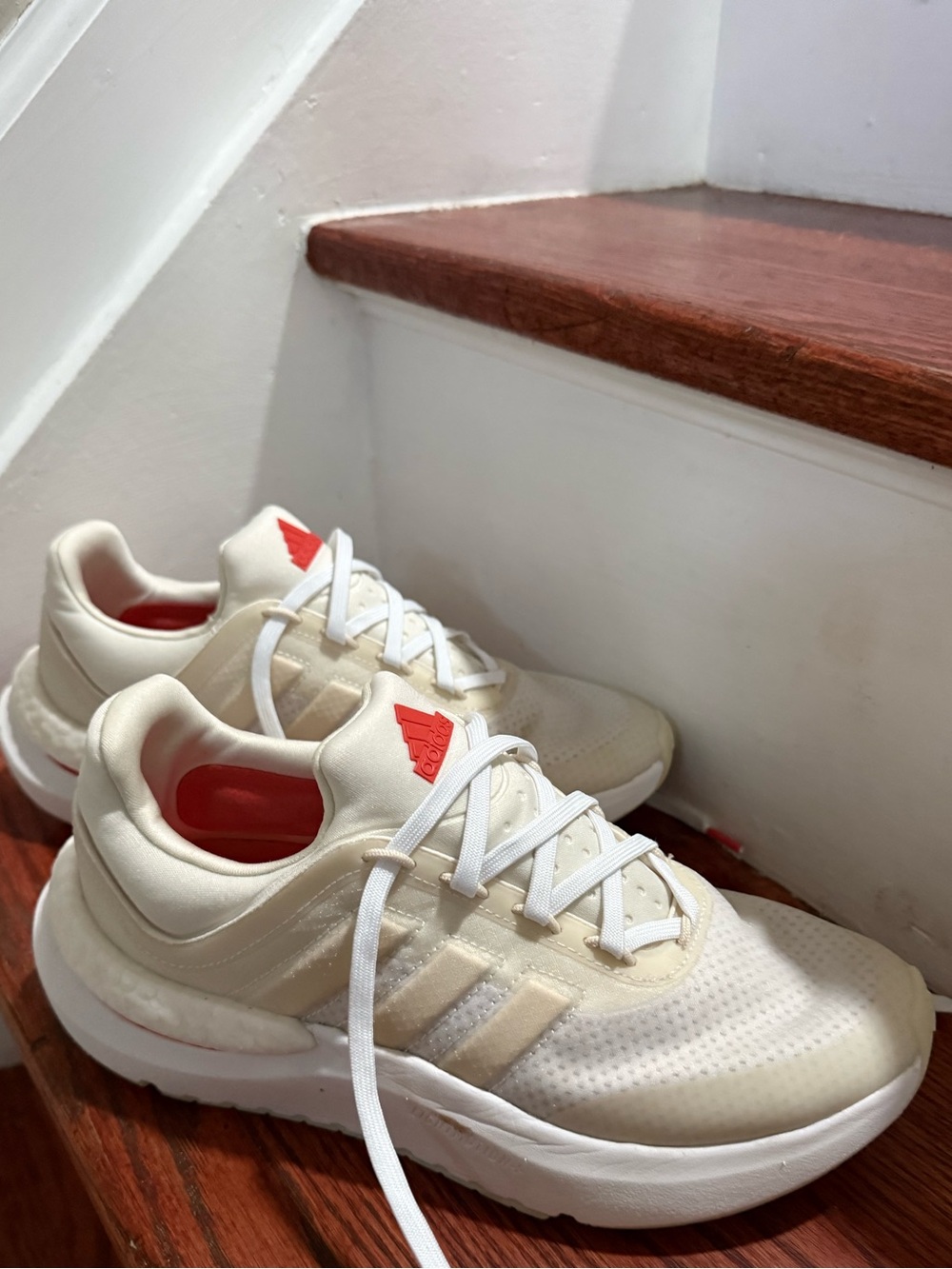 Adidas Women’s Cream Sneakers with color color accents Size 7